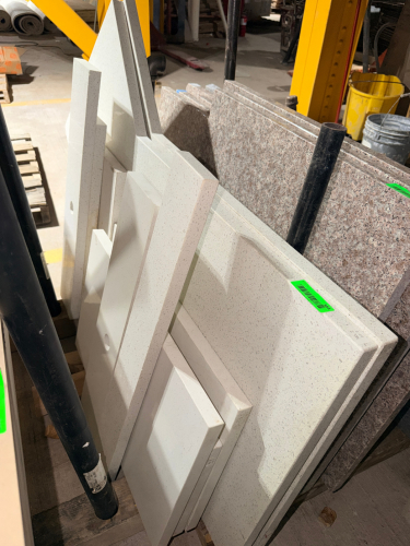 (1) LOT OF ASSORTED WHITE ENGINEERED QUARTZ COUNTERTOP PIECES INCLUDING MULTIPLE POLISHED SLABS, NARROW STRIPS, AND CUT SECTIONS. WHITE BASE WITH FINE GRAY SPECKLED AGGREGATE PATTERN.