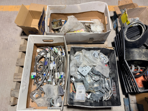 PALLET OF PLUMBING AND ELECTRICAL HARDWARE INCLUDING STAINLESS STEEL BRAIDED FLEXIBLE SUPPLY LINES, METAL ELECTRICAL JUNCTION BOXES, BOX COVERS, CONNECTORS, DOOR LOCK AND LATCH HARDWARE, ESCUTCHEON PLATES, AND ASSORTED SMALL FITTINGS AND COMPONENTS.