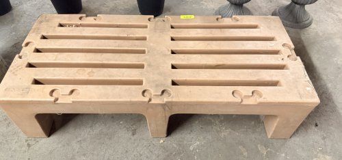 48" HEAVY DUTY PLASTIC DUNNAGE RACK
