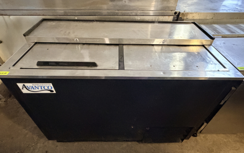AVANTCO CHEST-STYLE BOTTLE COOLER WITH STAINLESS STEEL TOP, BLACK EXTERIOR, TWO SLIDING SOLID LIDS, RAISED STAINLESS STEEL BOTTLE RAIL, AND SELF-CONTAINED REFRIGERATION SYSTEM