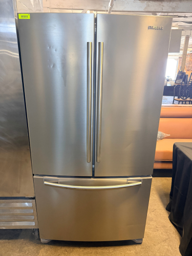 26 CU. FT. STAINLESS STEEL FRENCH DOOR REFRIGERATOR WITH TWIN COOLING SYSTEM, DUAL REFRIGERATOR DOORS, BOTTOM PULL-OUT FREEZER,