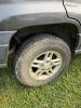 (1) DARK GRAY JEEP GRAND CHEROKEE LAREDO FOUR-DOOR SUV WITH AUTOMATIC TRANSMISSION, 4X4, ROOF RACK, TINTED REAR WINDOWS, ALLOY WHEELS, AND BLACK SEAT COVERS. VEHICLE SHOWS DIRT, CLOUDY HEADLIGHTS, EXTERIOR SCUFFS, MINOR BODY WEAR, AND A MISMATCHED STEEL F - 18