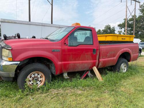 (1) RED FORD F-350 SUPER DUTY REGULAR-CAB PICKUP. TRUCK SHOWS HEAVY WEATHERING, DIRT, RUST, MISSING FRONT GRILLE, MISSING REAR TAILLIGHT ASSEMBLIES, AND OTHER VISIBLE DAMAGE OR INCOMPLETE COMPONENTS. INTERIOR HAS CLOTH BENCH SEAT, MANUAL 4X4 FLOOR SELECTO