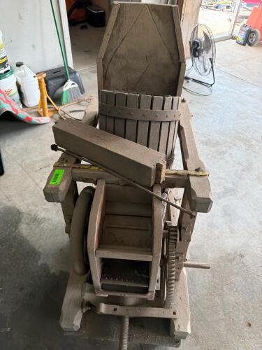 (1) VINTAGE BERRY PRESS