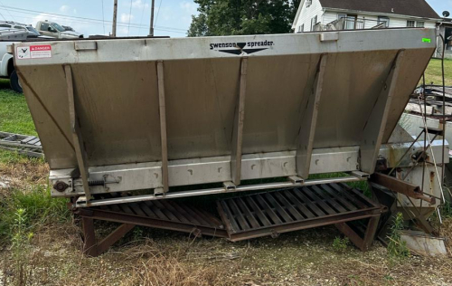 (1) 4 TO 5 YARD HYD SPREADER.