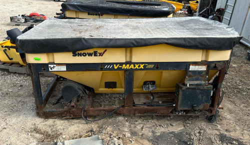 (1) SNOW EX V MAXX POLYMER HOPPER SALT SPREADER