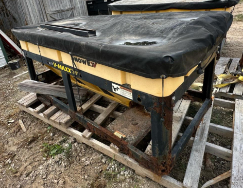 (1) SNOW EX V MAXX POLYMER HOPPER SALT SPREADER