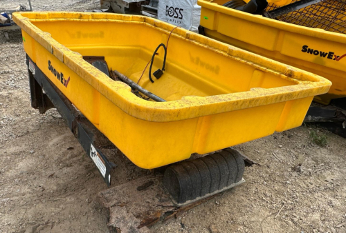 (1) SNOW EX V MAXX POLYMER HOPPER SALT SPREADER