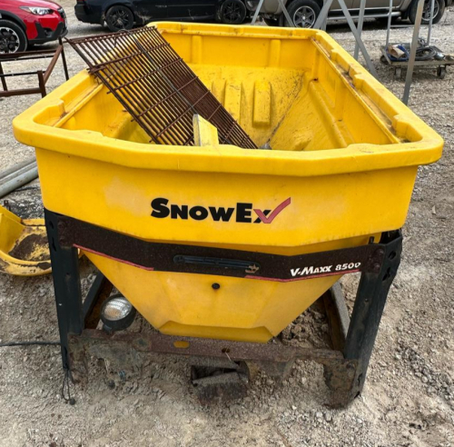 (1) SNOW EX V MAXX POLYMER HOPPER SALT SPREADER