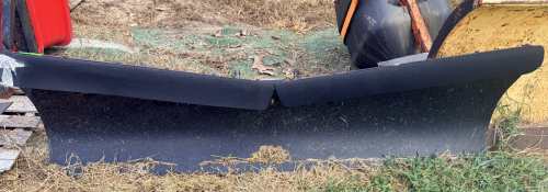UTV PLOW, NO MOUNT. OPERATING CONDITION UNKNOWN.