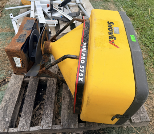 SNOWEX MINI PRO 575X TAILGATE SALT SPREADER. POLY HOPPER. ELECTRIC DRIVE. OPERATING CONDITION UNKNOWN.