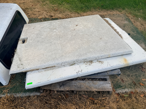 (3) ASSORTED FIBERGLASS TRUCK TOPPER REAR HATCH DOORS.