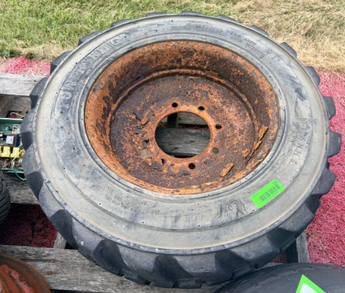 POWER KING INDUSTRIAL FORKLIFT TIRE WITH STEEL RIM.