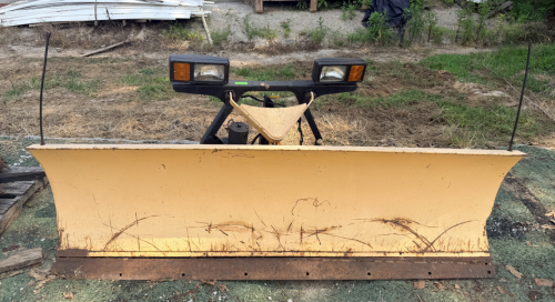 7.5 FT STORM GUARD HYDRAULIC SNOW PLOW ASSEMBLY WITH LIGHT BAR.
