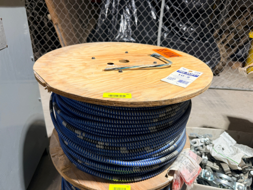 SPOOL OF TYPE MC STEEL ARMORED METAL-CLAD CABLE WITH COPPER CONDUCTORS, THHN/THWN INSULATION, AND GREEN INSULATED EQUIPMENT GROUNDING CONDUCTOR. FACTORY-WOUND ON WOODEN CABLE REEL.