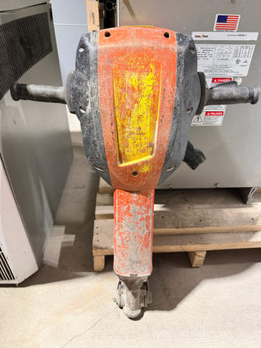 ELECTRIC DEMOLITION HAMMER / BREAKER