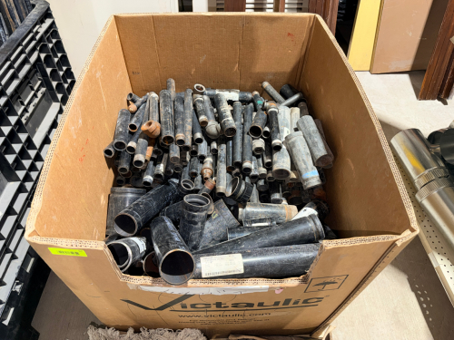 LOT OF ASSORTED BLACK STEEL PIPE AND GALVANIZED STEEL PIPE WITH THREADED AND PLAIN-END SECTIONS, INCLUDING MULTIPLE DIAMETERS, LENGTHS, NIPPLES, TEES, ELBOWS, COUPLINGS, AND OTHER ASSORTED PIPE FITTINGS.
