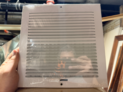 LOT OF NEW WHITE METAL LOUVERED RETURN AIR GRILLES / VENT COVERS WITH HORIZONTAL FIXED LOUVERS, INTEGRATED DAMPER CONTROL, AND FACTORY PROTECTIVE PACKAGING.