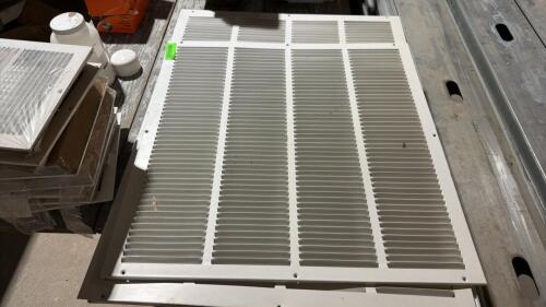 (2) WHITE METAL HVAC RETURN AIR GRILLES / VENT COVERS