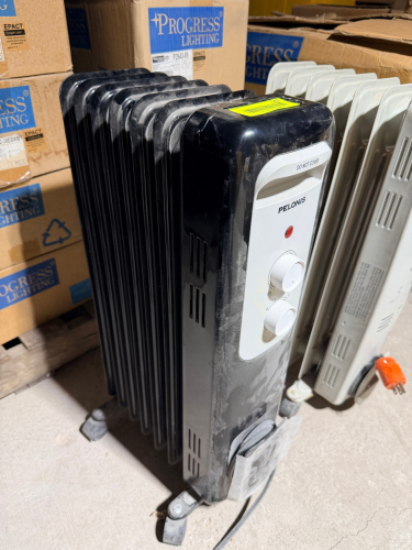 (1) PELONIS ELECTRIC HEATER TOWER.