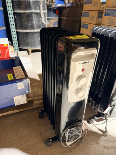 (2) PELONIS ELECTRIC HEATER TOWERS