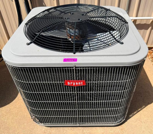 COMMERCIAL OUTDOOR AIR CONDITIONING CONDENSING UNIT WITH TOP-MOUNTED FAN, PROTECTIVE COIL GUARD, AND SINGLE COMPRESSOR SYSTEM.