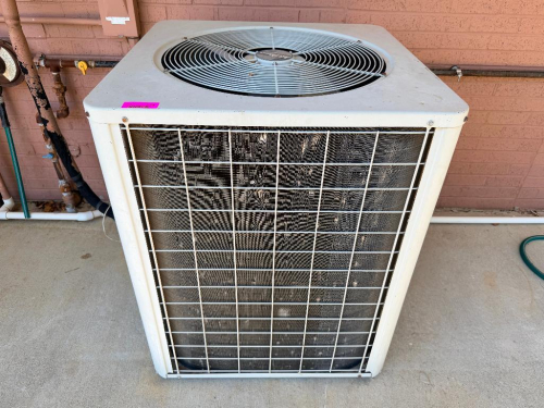 COMMERCIAL OUTDOOR AIR CONDITIONING CONDENSING UNIT WITH TOP-MOUNTED FAN, PROTECTIVE COIL GUARD, AND SINGLE COMPRESSOR SYSTEM.
