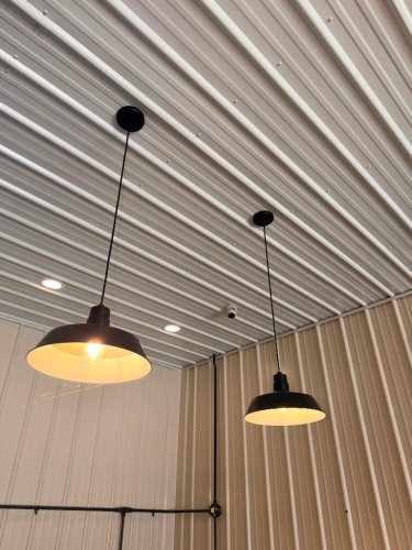 (2) INDUSTRIAL STYLE PENDANT LIGHT FIXTURES W/ SHADES.