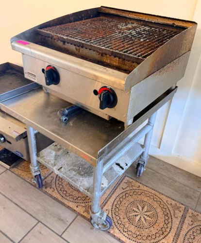 COMMERCIAL COUNTERTOP PROPANE CHARBROILER WITH STAINLESS STEEL BODY, HEAVY-DUTY CAST IRON COOKING GRATES, TWO INDEPENDENT BURNER CONTROLS, REAR AND SIDE SPLASH GUARDS