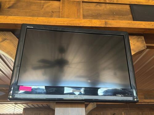(1) TOSHIBA REGZA FLAT-SCREEN TV