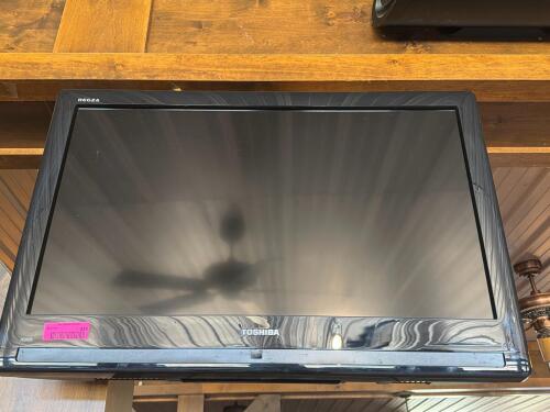 (1) TOSHIBA REGZA FLAT-SCREEN TV