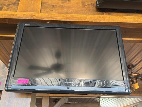 (1) TOSHIBA REGZA FLAT-SCREEN TV