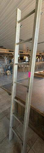 (1) DECORATIVE WOOD DISPLAY LADDER