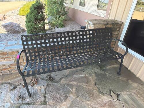 (1) BLACK METAL OUTDOOR BENCH