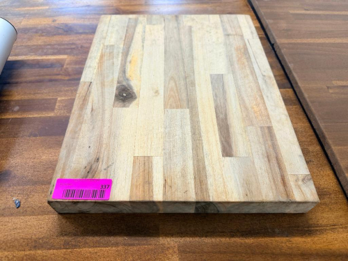 (1) WOODEN CUTTING BOARD
