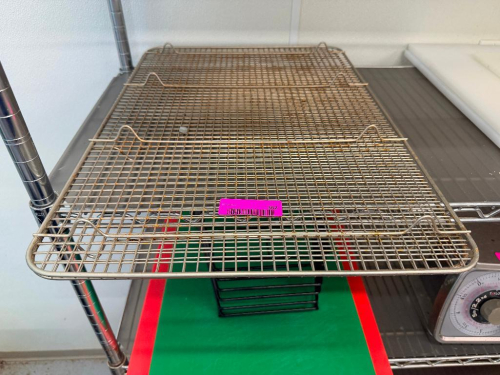 (1) MESH COOLING RACK