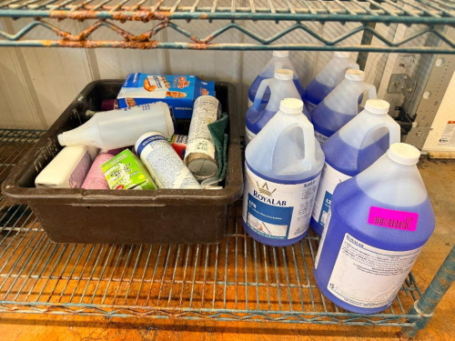 (1) ASSORTED LOT OF CLEANING SUPPLIES