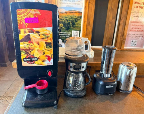 (1) NACHO CHEESE DISPENSER, COFFEE MACHINE, BLENDER, AND KETTLE