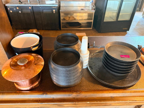 (1) LOT OF ASSORTED COMMERCIAL KITCHEN SERVICE WARE