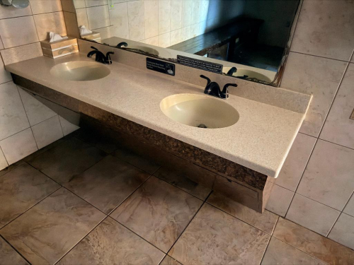 CONTENTS OF BATHROOM - SEE ADDITIONAL IMAGES,