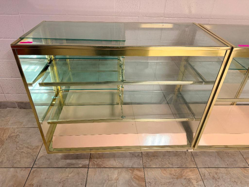(1) GLASS DISPLAY CASE