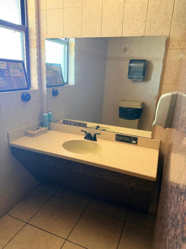 CONTENTS OF BATHROOM - SEE ADDITIONAL IMAGES,