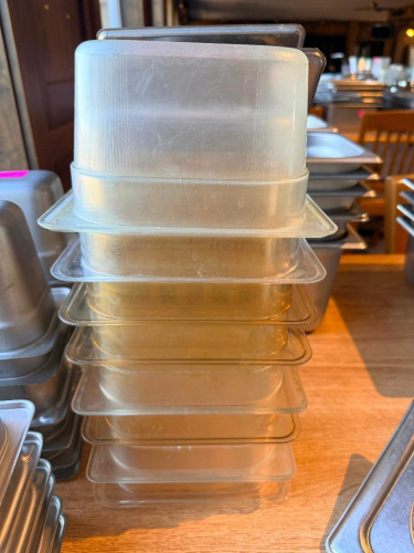 (6) 1/6TH SIZE PLASTIC INSERTS.