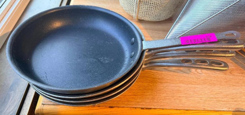 (4) 10" SKILLETS.