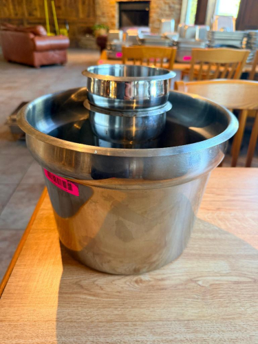 (1) 11" ROUND STAINLESS INSERT AND (2) 4" ROUNDS