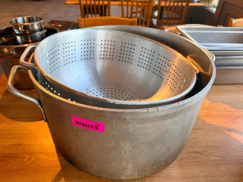 (1) 16" ALUMINUM COLANDER AND (1) STOCK POT.