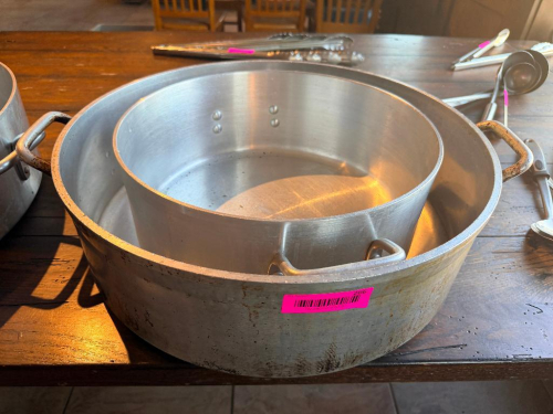 (2) HEAVY DUTY ALUMINUM STOCK / ROASTING POTS.