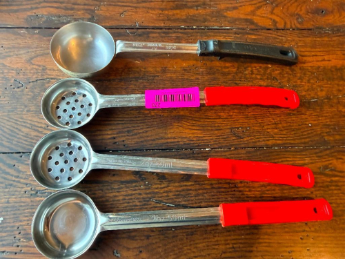 (4) ASSORTED PORTION SERVERS.