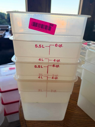 (4) 6 QT PLASTIC CONTAINERS. NO LIDS.