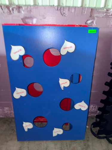 WOODEN BEAN BAG TOSS / CORNHOLE-STYLE GAME BOARD WITH BLUE PLAYING SURFACE, MULTIPLE SCORING HOLES